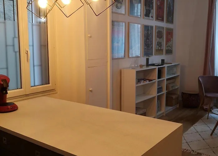 Charme Et Confort En Plein Centre Historique Ναντ